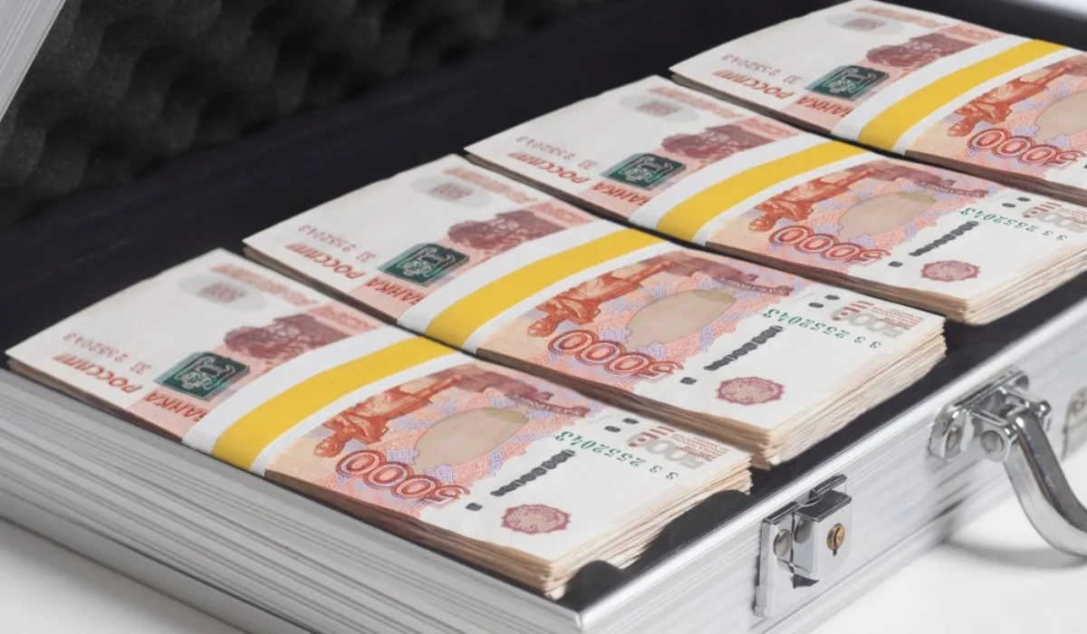 Владелец ресторана вернул туристу сумку с 500 тысячами рублей