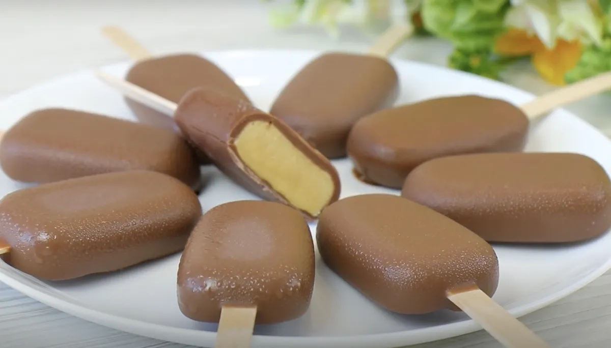 Советское эскимо со вкусом крем-брюле как в детстве: простое мороженое из стакана молока удивит всю семью