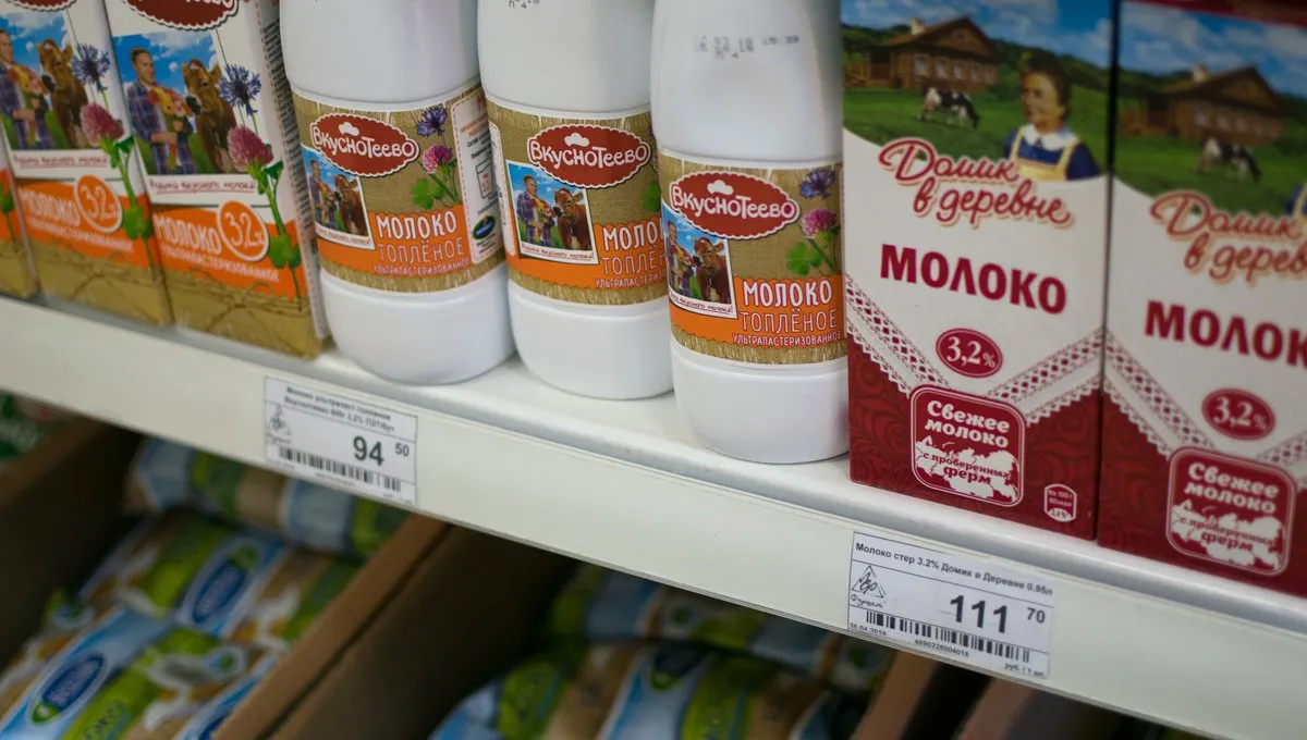 Как отличить натуральное молоко от «порошковых» заменителей: опытные хозяйки используют эту хитрость с тарелкой