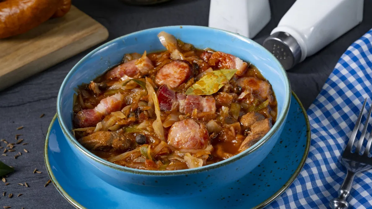 Пара добавок сделают тушеную капусту сочной и вкусной: забудьте о томатной пасте