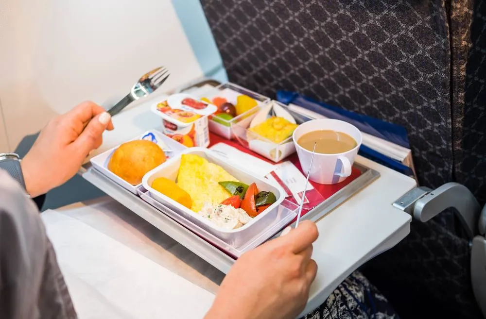 Авиакомпания «Победа» начнет кормить пассажиров ресторанной едой