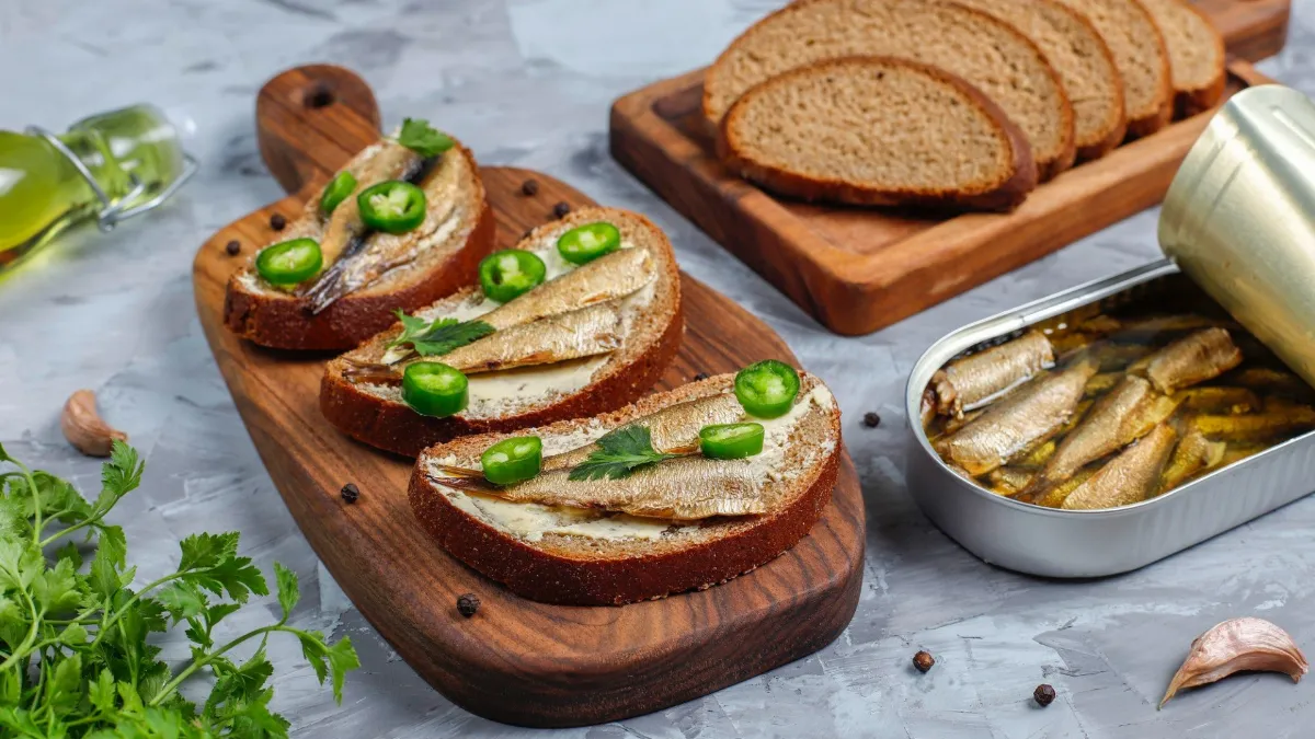Зря выливали масло из-под шпрот: удивитесь, какая вкуснятина из него получится