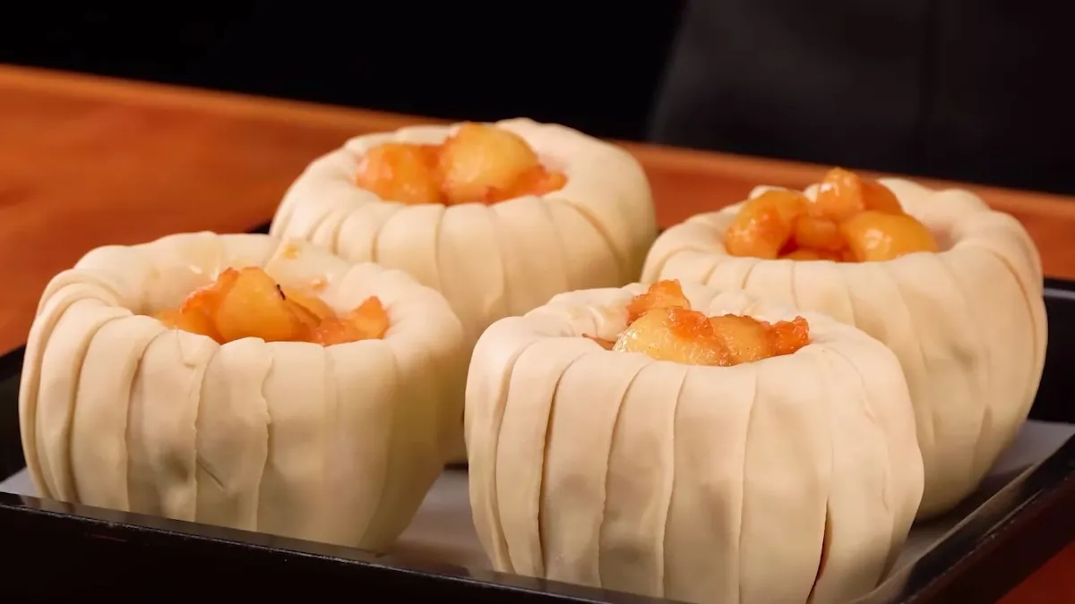 Простой десерт из яблок за 10 минут: не только вкусно, но и потрясающе красиво