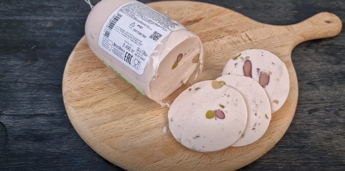 Странная колбаса из «ВкусВилла» напугала покупателей: «Опасная добавка»