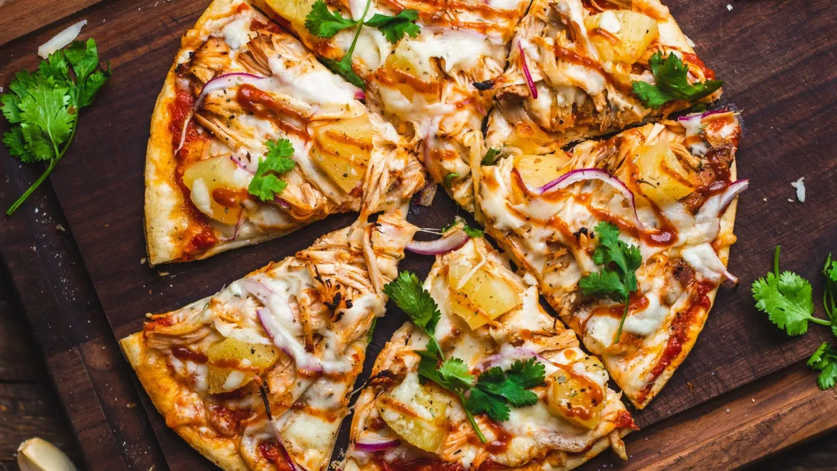 За 15 минут и без возни с тестом: пицца по этому рецепту получится вкуснее, чем в доставке