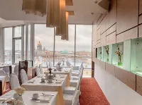 Le Vernissage / Вернисаж