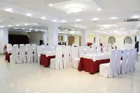 De Luxe hall