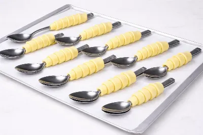 Накрутила на ложки тесто — через 12 минут пью чай с вкусняшками: сладкие хрустящие трубочки с начинкой