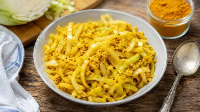 Яркий цвет, пряный аромат и аппетитный хруст: маринованная капуста с карри украсит вечер и станет хитом вашего застолья