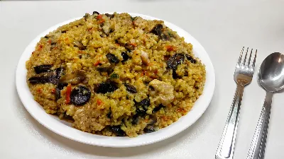 Плов не нужен: рассыпчатая, ароматная ячневая каша с курицей и грибами готовится проще, а вкус — как из ресторана