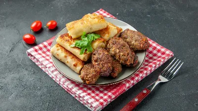 Масло при жарке котлет больше не будет стрелять: положите на сковороду копеечный предмет