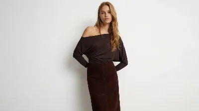 80-е снова в моде, проверьте шкаф: 15 трендов, которые сейчас носит Хейли Бибер и показывают на подиумах