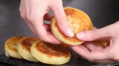 Таких сытных оладий вы еще не пробовали: секрет всего в двух продуктах