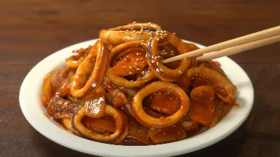 Для вкусных кальмаров кляр не нужен: в этом соусе получается настоящий шедевр