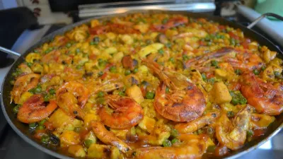 Средиземноморская кухня дома: рецепт вкусной паэльи с морепродуктами