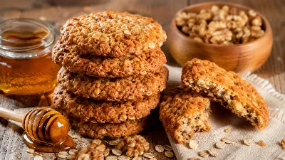 Медово‑ореховое печенье: тот самый уютный вкус, который хочется ощущать снова и снова! Хрустящее снаружи, нежное внутри — идеальный спутник для чашки чая