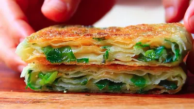 Вкуснейшие пирожки с луком и сыром без дрожжей и молока: проще не придумаешь