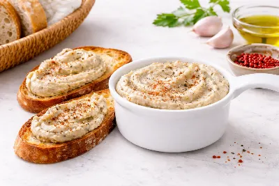 Кремовая, ароматная, с ярким вкусом: намазка из обычной чечевицы, а на вкус — чистое мясо