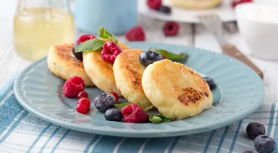 Ароматные, сладенькие, тают во рту: простые и вкусные сырники можно сделать даже в мультиварке