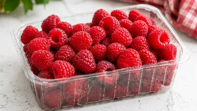 Малину замораживаю только так и ем как свежую: не теряет вкус и цвет, сок не пускает, без инея и льда