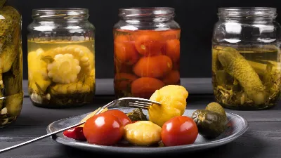 Если закрома ломятся от соленых помидоров: из остатков можно сделать вкуснятину 