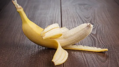 Ни за что не поверите! Вот зачем опытные хозяйки запекают курицу на банановой кожуре