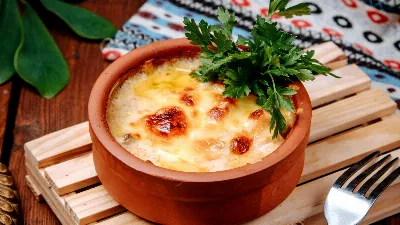 Нежнейший жульен из курицы приготовите без духовки: можно не идти в кафе