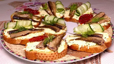 Не только с икрой: какие бутерброды приготовить на праздничный стол?