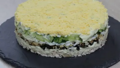 Мужчины просто в восторге от этого мясного салата: готовится за 10 минут