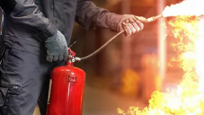 Неловкий официант случайно сжег ресторан: есть жертвы