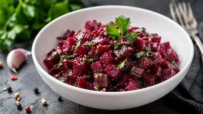 Простой свекольный салат: когда всё гениальное просто. Яркий и очень вкусный — попробуйте и убедитесь