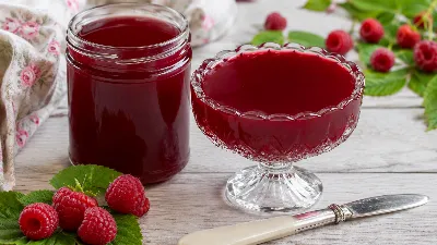 Зеркальное желе из малины без пектина и желатина, а густое, хоть ножом режь, и ароматное, как свежая малина — 3 секрета успеха