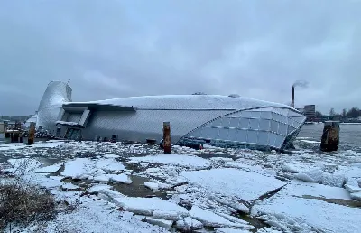 Появились первые кадры тонущего ресторана в Петербурге
