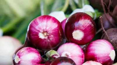 Забудьте об уксусе: для самого вкусного маринованного лука нужна другая заправка