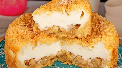 Яблочный пирог станет в три раза вкуснее с этой нежной прослойкой: нужны яйца и сахар
