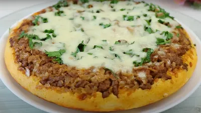 Этот мясной пирог готовится не сложнее яичницы: просто отправьте все ингредиенты в сковороду