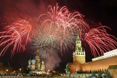 Праздничный салют в честь дня города