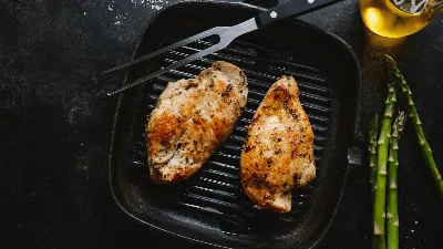 С таким маринадом любое мясо превратится в ресторанный шедевр: понадобится один фрукт
