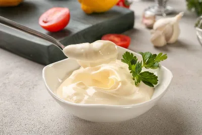 Вкуснее и полезнее магазинного: повар раскрыл рецепт постного майонеза