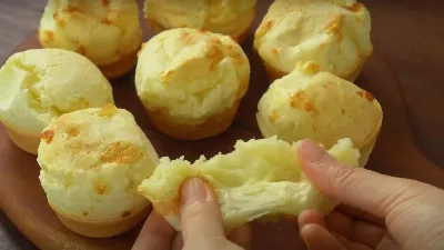 Вкуснейшие сырные булочки идеальны и к чаю, и к борщу: готовятся за 20 минут
