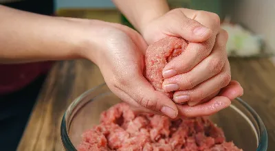 Безнадежно испортите котлеты: никогда не добавляйте это в фарш