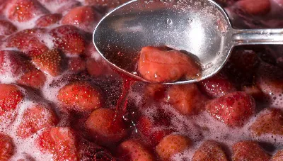 Пригодится каждая ягодка: как приготовить полезное варенье и какой нюанс стоит учитывать
