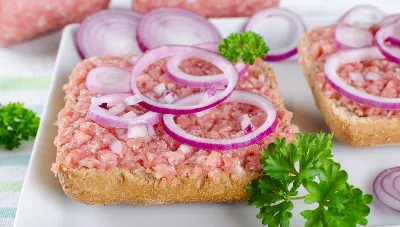 Сырой фарш и резиновые булочки: ужасные немецкие блюда, которые не съест ни один русский