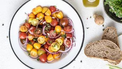 Овощной салат будет вкуснее, чем в ресторане: вместо масла заправьте этим соусом