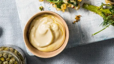 Без яиц еще вкуснее: домашний майонез с этим ингредиентом произведет фурор