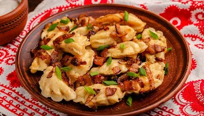 Нежные, сочные, ароматные: домашние вареники с этой копеечной начинкой заменят любые пельмени