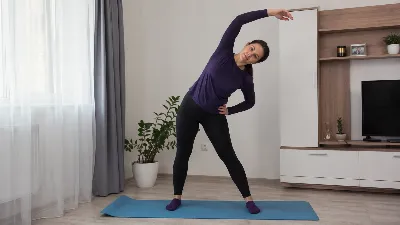 Не надо ни косметолога, ни диетолога: 3 наклона с утра вернут свежесть лицу и тонкую талию