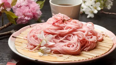 Туристы в шоке: японское блюдо с лепестками сакуры «взрывает» вкусовые рецепторы