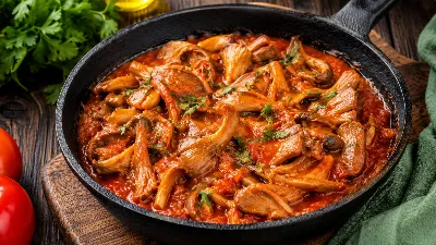 Грибной хит сезона: вешенки в насыщенном томатном соусе — вкусные, полезные и совсем несложные в готовке