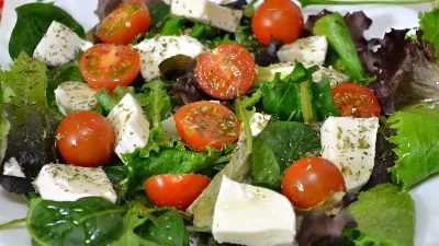 Куда добавить «Моцареллу», чтобы блюдо стало вкуснее?